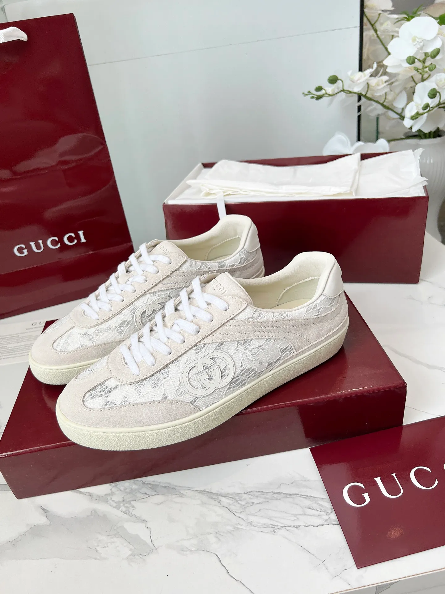 👟👟Ex-factory price 520👟👟 High version GUCCI's latest moral training shoes🔥🔥Double G leather with three-dimensional Gucci letters. The 3D effect creates a free flowing texture of the entire shoe, smooth line design. Light, comfortable and breathable, women's size 35-40, men's size 39-45